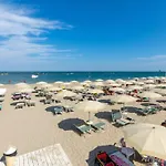 Marina - Azzurro Club Hotel